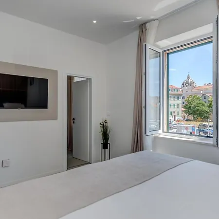 48 Luxury Apartment